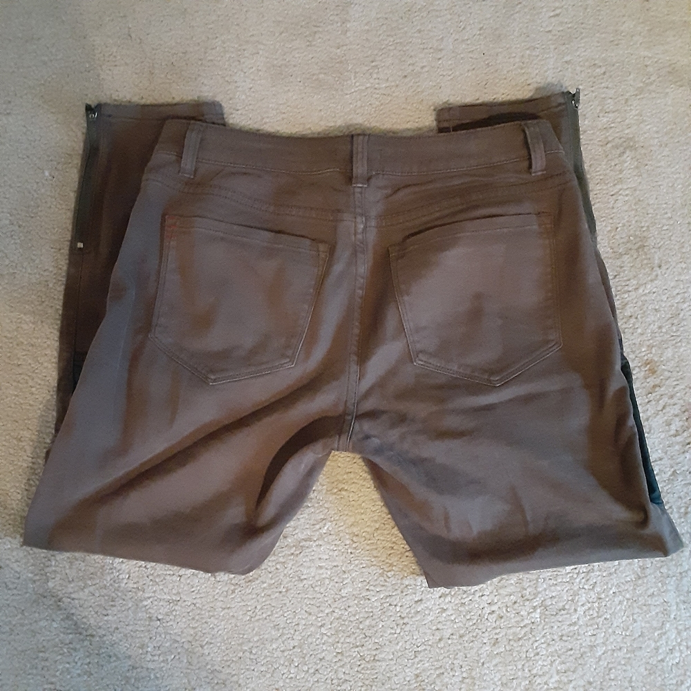 Faux Leather Patch Jeans - Picture 4 of 8